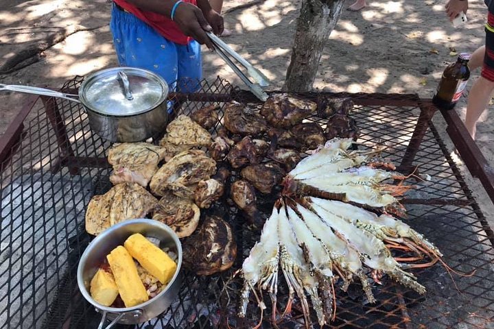 Negril Lobster Lunch on Booby Cay & Snorkeling To a Sunken Cannon