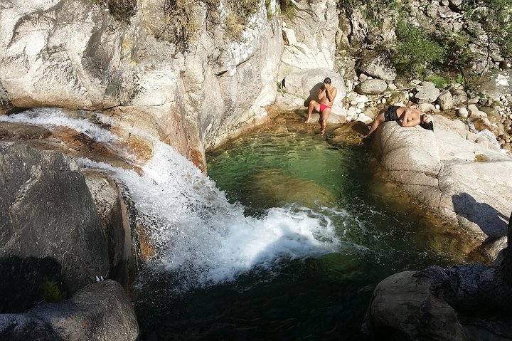 Gerês Natura, cascate, pranzo gustoso!Piccolo gruppo, offerta Bottiglia di vino
