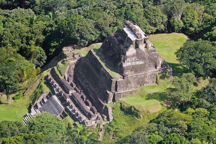 Tuyauterie de grotte privée et Xunantunich (ruines mayas) De Placencia