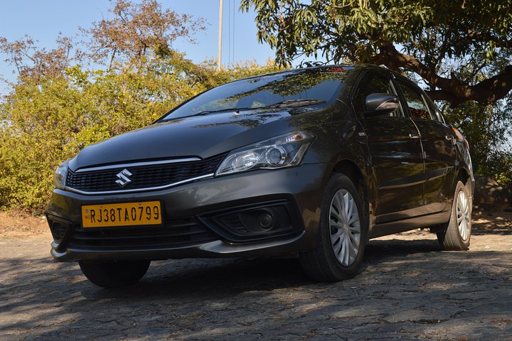 Private A / C Mount Abu Ganztägige lokale Besichtigung (4-Sitzer A / C-Limousine)