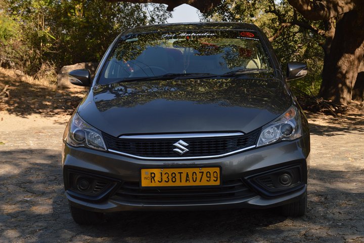Private A / C Mount Abu Ganztägige lokale Besichtigung (4-Sitzer A / C-Limousine)
