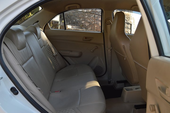 Private A / C Mount Abu Ganztägige lokale Besichtigung (4-Sitzer A / C-Limousine)