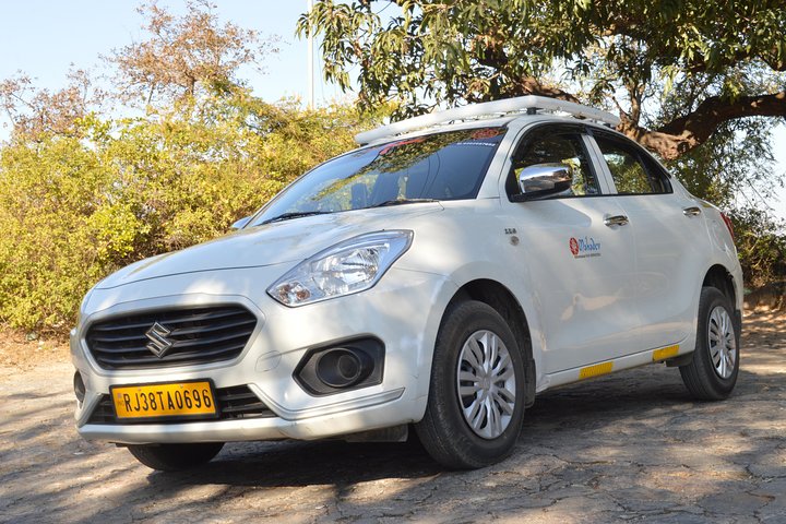 Private A / C Mount Abu Ganztägige lokale Besichtigung (4-Sitzer A / C-Limousine)