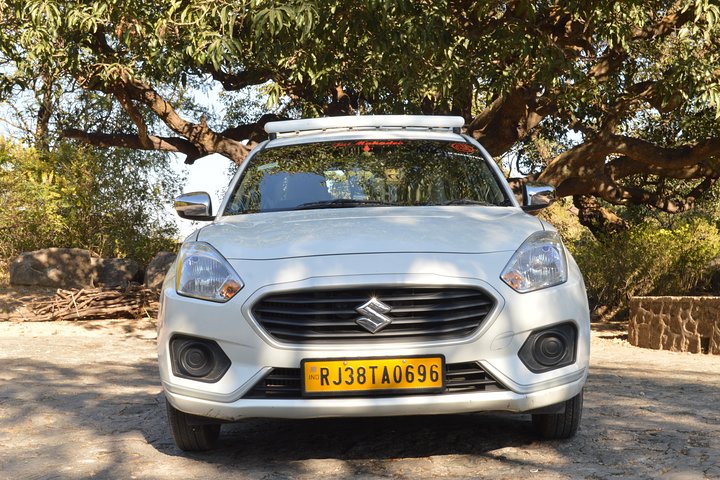 Private A / C Mount Abu Ganztägige lokale Besichtigung (4-Sitzer A / C-Limousine)