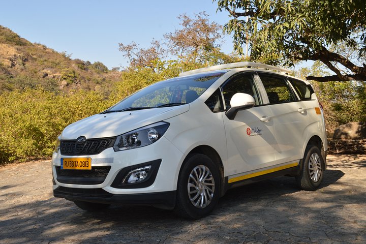 Privater A / C-Transfer von Mount Abu zum Ambaji-Tempel (6-Sitzer A / C-Geländewagen)