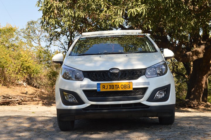 Privater A / C-Transfer von Mount Abu zum Ambaji-Tempel (6-Sitzer A / C-Geländewagen)