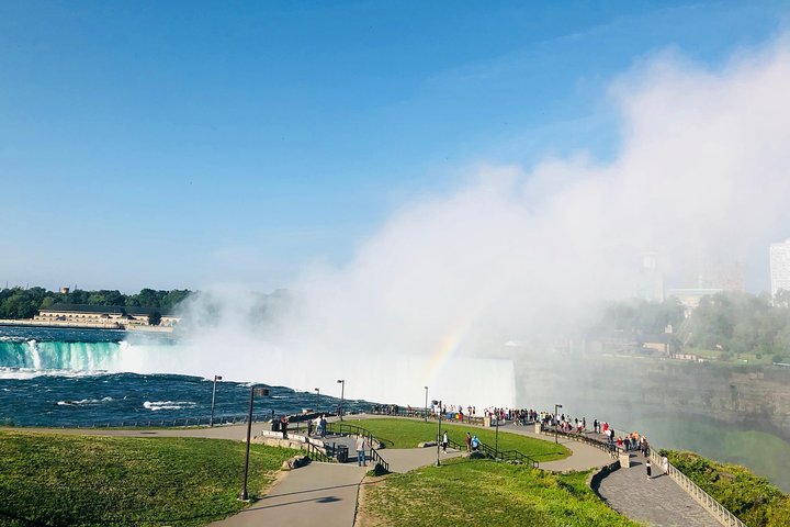 2 - Tour giornaliero delle Cascate del Niagara da D.C. w / Pernottamento nella zona delle cascate