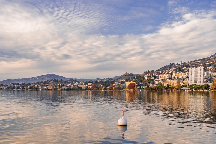 Utforska de instavärdiga platserna i Montreux med en lokal