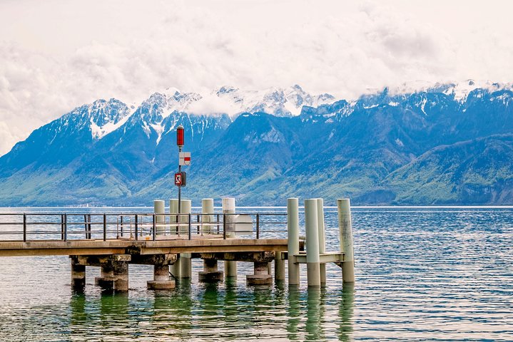Utforska de instavärdiga platserna i Montreux med en lokal