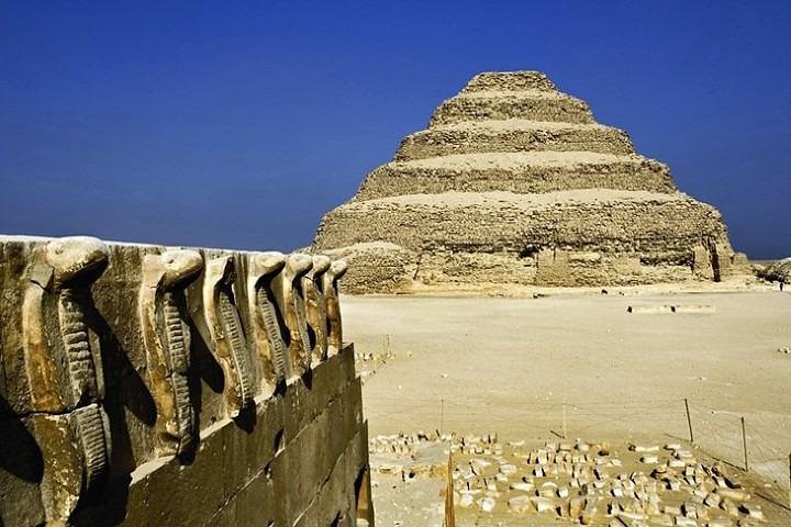 Tour privado de día completo Pirámides de Giza Sakkara Memphis Dahshur