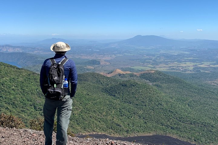Private Wanderung zu den aktiven Vulkanen Izalco und Cerro Verde. 2 Vulkane an einem Tag!