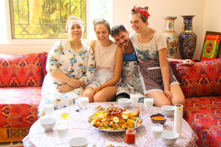 Rejoignez le meilleur cours de cuisine marocaine avec le chef Khadija (plus de 35 ans d'expérience)