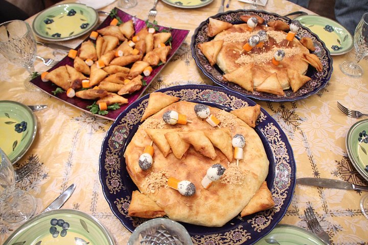 Rejoignez le meilleur cours de cuisine marocaine avec le chef Khadija (plus de 35 ans d'expérience)