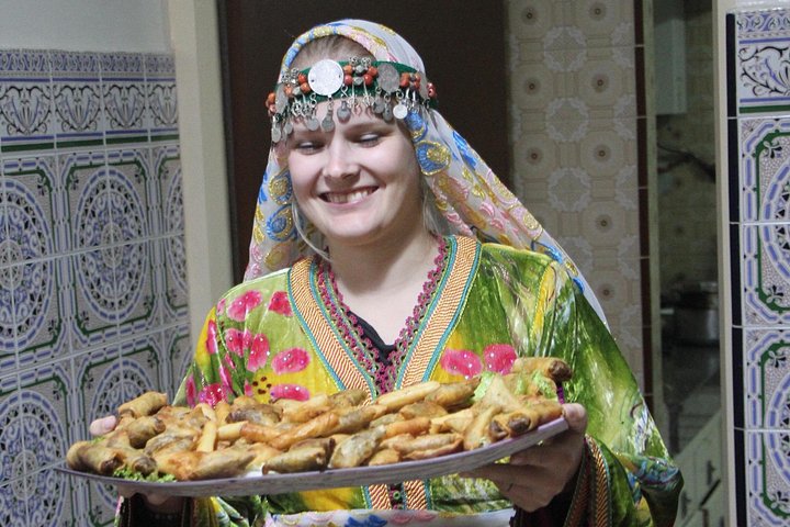 Rejoignez le meilleur cours de cuisine marocaine avec le chef Khadija (plus de 35 ans d'expérience)