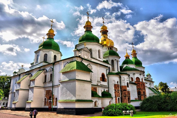 Kiev Transfer privato di partenza dalla città di Kiev all'aeroporto di Kiev Zhulhany IEV