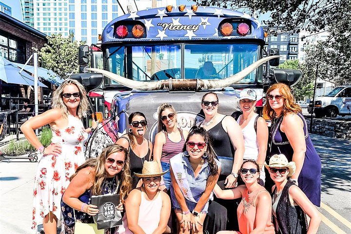 Autobús público de la fiesta de Nashville's Wildest Honky Tonk (21+)