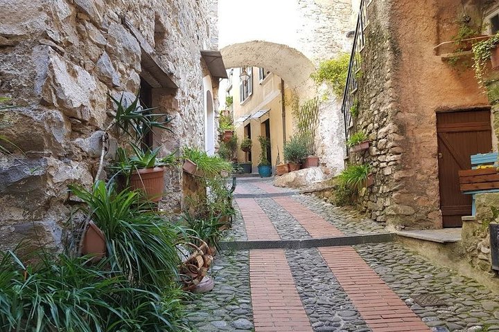 DOLCEACQUA & NERVIA VALLEY - Hemmet för Rosses vin och Monets älskade bro