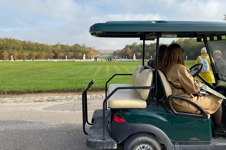 Private Tour durch den Königspalast und die Gärten von Versailles mit dem Golfwagen