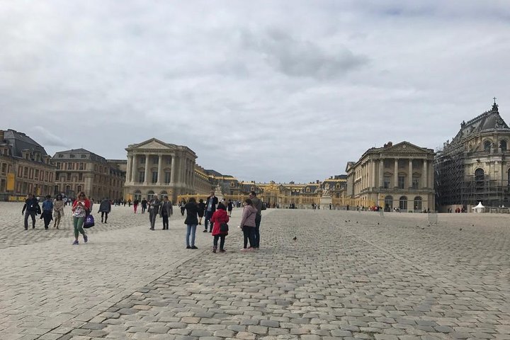 Private Tour durch den Königspalast und die Gärten von Versailles mit dem Golfwagen