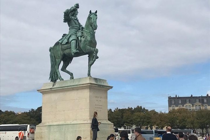Private Tour durch den Königspalast und die Gärten von Versailles mit dem Golfwagen