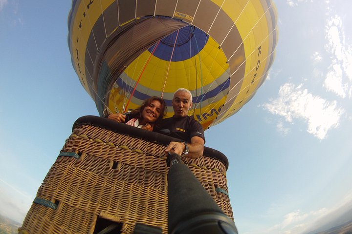 Hot air balloon Kon-Tiki Montserrat inkludert Barcelona pickup