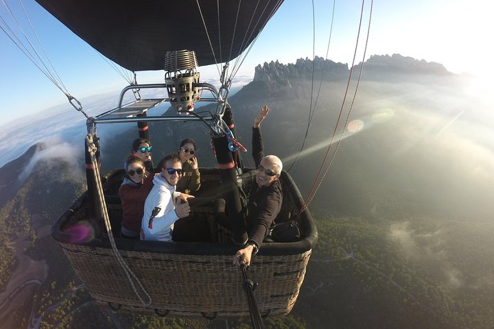 Hot air balloon Kon-Tiki Montserrat inkludert Barcelona pickup