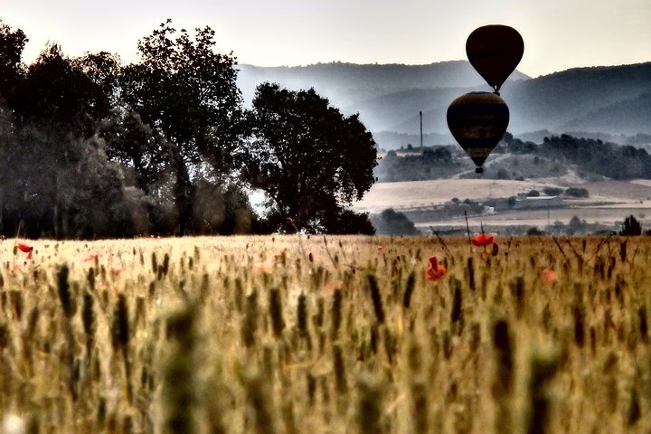 Hot air balloon Kon-Tiki Montserrat inkludert Barcelona pickup