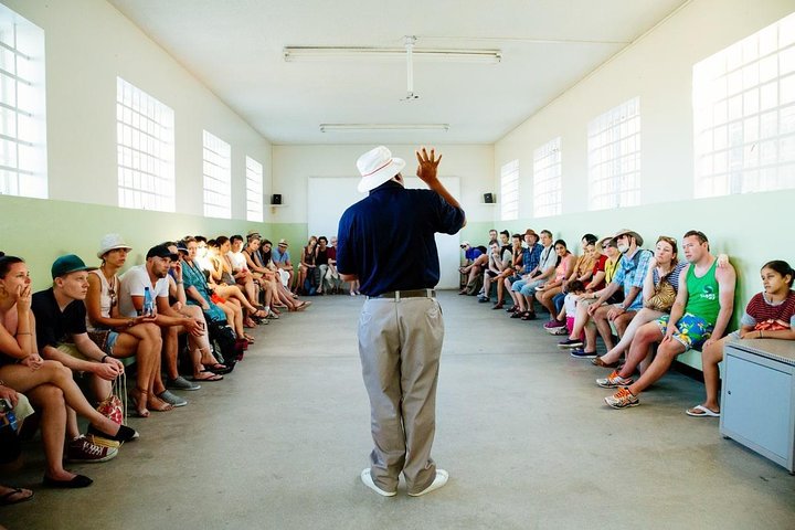 Visite de la prison d'une demi-journée de Robben Island avec billet de ferry pré-réservé.
