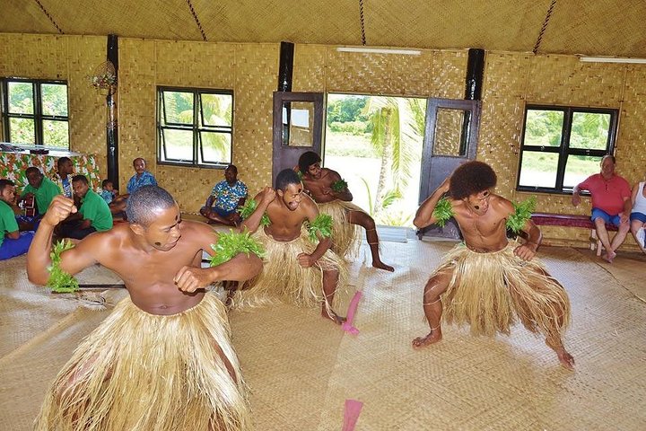 Juwel von Fidschi inkl. Fidschi Dorf, Wasserfall & Mittagessen (Nadi Hotels)