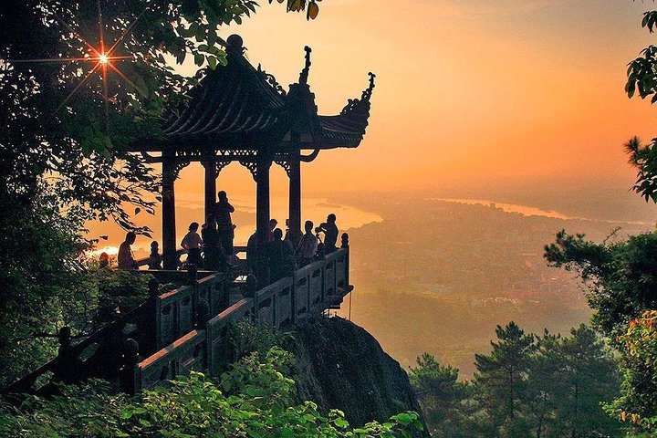 Tour privato di 1 giorno: Stone Forest e Western Hill (Dragon Gate) da Kunming