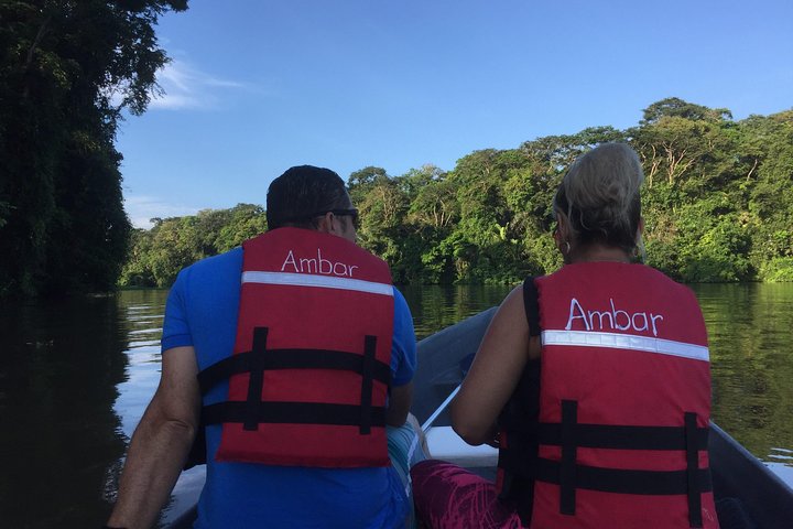 Passeio de canoa no Parque Nacional Tortuguero