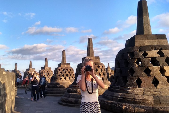 Subida a la cima del templo de Borobudur y templo de Prambanan: tour de 1 día