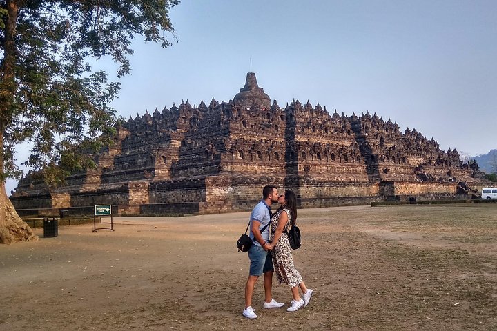 Subida a la cima del templo de Borobudur y templo de Prambanan: tour de 1 día