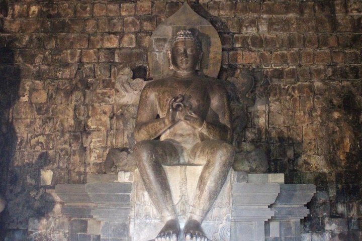Subida a la cima del templo de Borobudur y templo de Prambanan: tour de 1 día