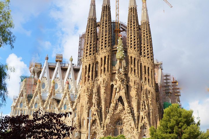 Barcelona: Sagrada Familia Fast Track Tour med Tower Option