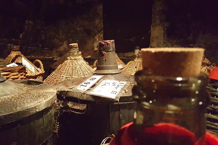Excursion privée d'une journée au départ de Cognac : Distilleries de vignobles et d'artisanat avec dégustations