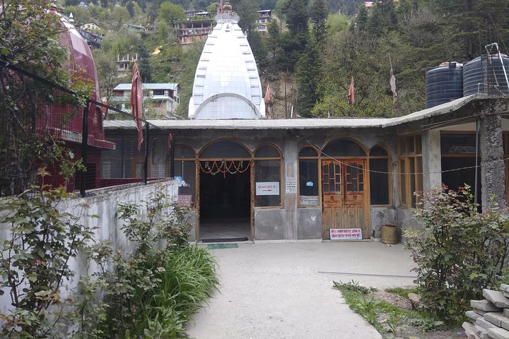 Entdecken Sie die spirituellen Pfade von Manali (2 Stunden geführte Wanderung)