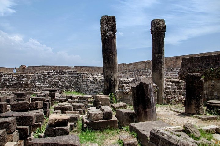 Historisk Tour inklusive Unesco Kangra Fort & Rock cut tempel fra Dharamshala
