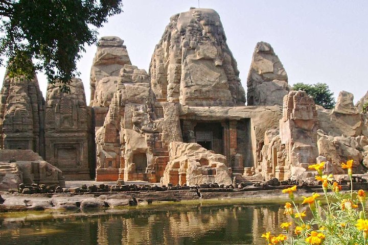 Historisk Tour inklusive Unesco Kangra Fort & Rock cut tempel fra Dharamshala