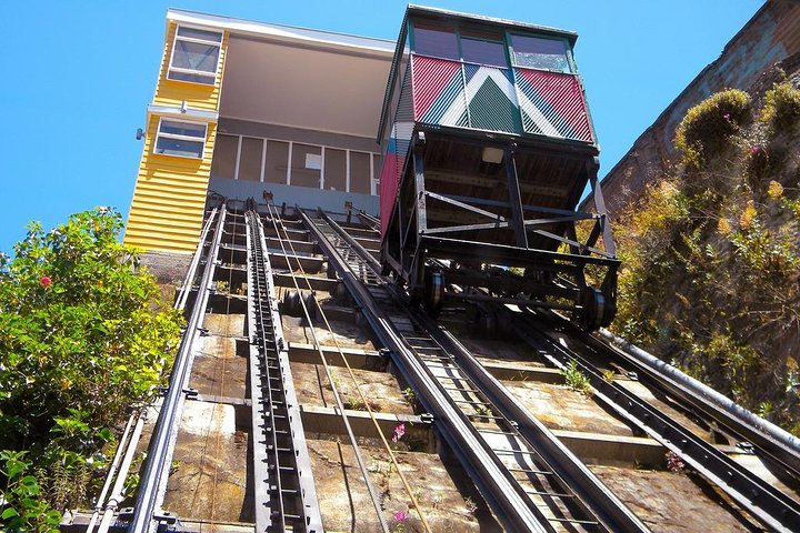 Famoso Valparaíso! Premium Walking Tour con una guida nativa
