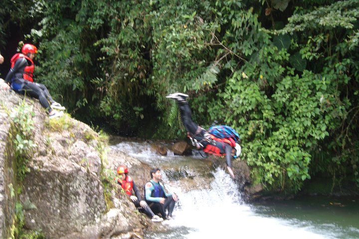 Canyoning - Cashaurco Sonderangebot für den Urlaub. Für einen Tag -Puyo