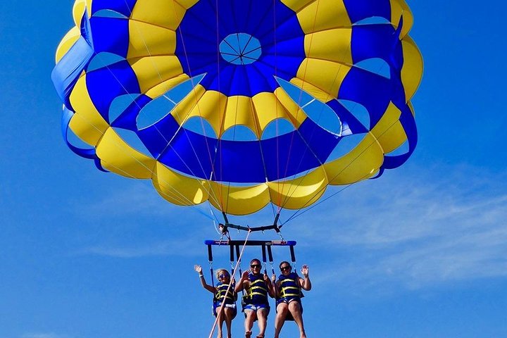Boracay Island Hopping + Hot Kawa + Parasailing + Hjälmdykning