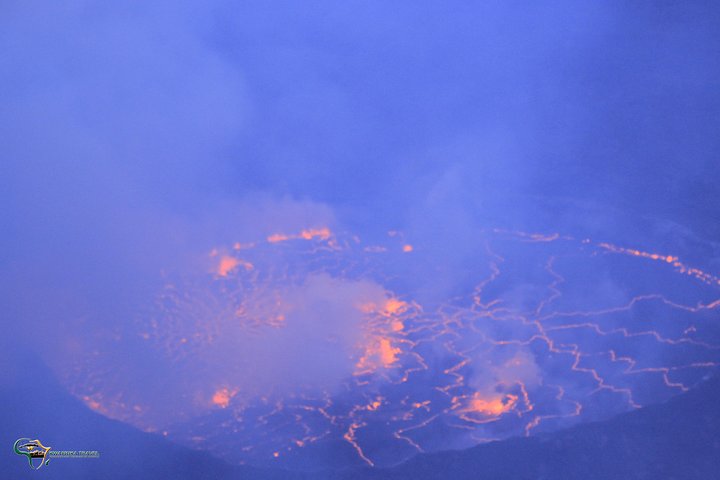 13 jours de randonnée sur le volcan Congo Nyiragongo et les montagnes Rwenzoris (lave et glacier))