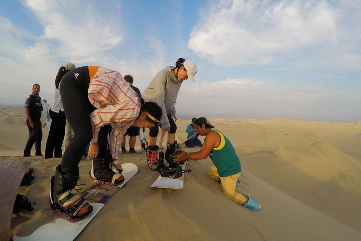 Sandboard o sci di sabbia a Huacachina Falò di Apresski Tramonto