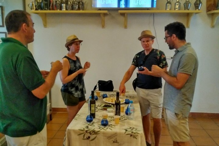 Tour del Aceite de Oliva y Visita al Casco Antiguo de Belchite