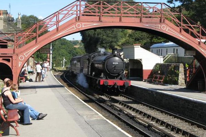 Tour Privado - Viagem Diária em Moors, Whitby e Yorkshire Steam Railway saindo de Harrogate