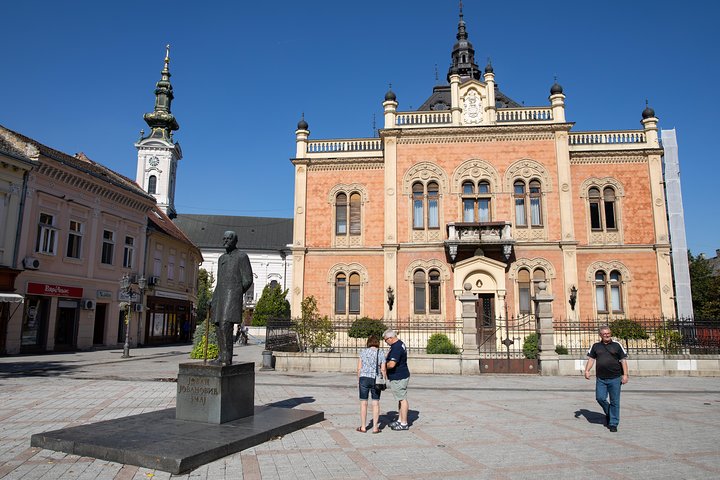 Norte da Sérvia: Sremski Karlovci e Novi Sad Tour de dia inteiro de Belgrado