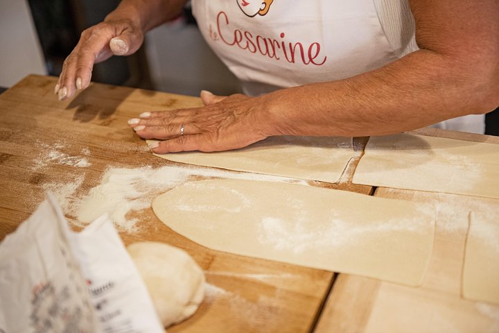 Privat pasta-making klasse på en Cesarina hjem med smaker i Asti