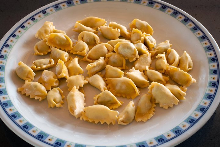 Pasta maken bij een local thuis met proeverij in Aosta
