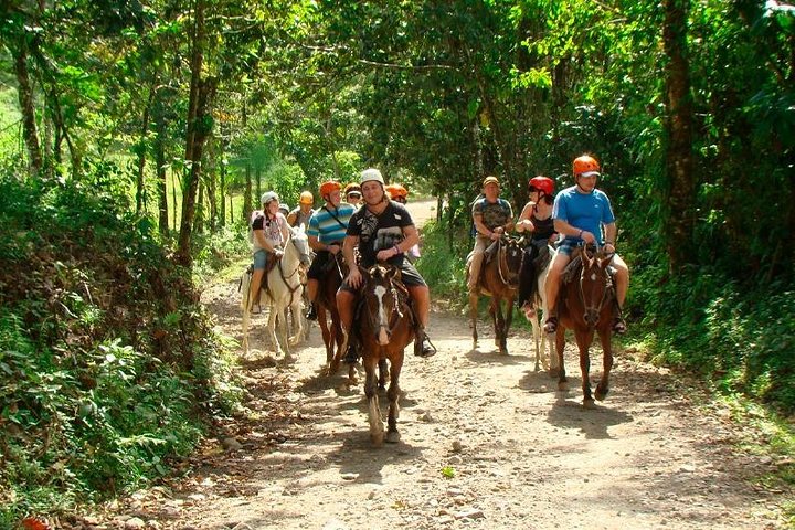 Equitazione a La Fortuna Waterfall